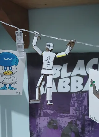 boneco de papelão